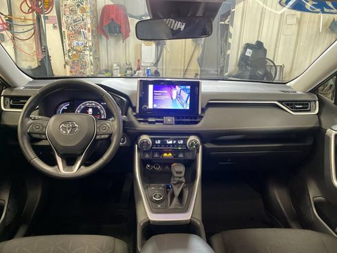 Certified 2023 Toyota RAV4 XLE w/ Convenience Package AWD/4WD image 17