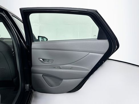 Used 2025 Hyundai Elantra SEL FWD image 30