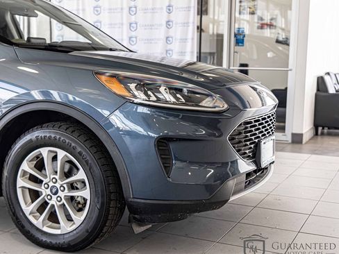 Used 2020 Ford Escape SE image 4