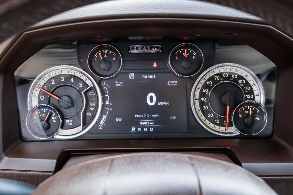 Used 2018 RAM 1500 Laramie w/ Convenience Group AWD/4WD image 3