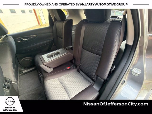 Used 2019 Nissan Rogue SV w/ Premium Package AWD/4WD image 16