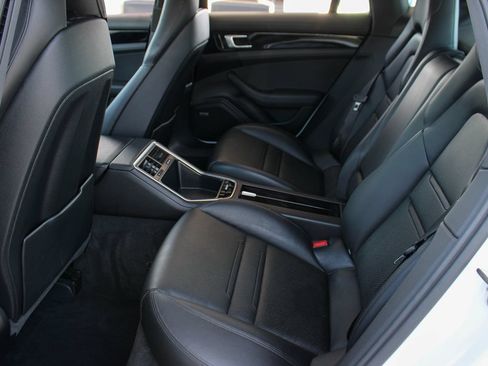 Used 2020 Porsche Panamera image 17