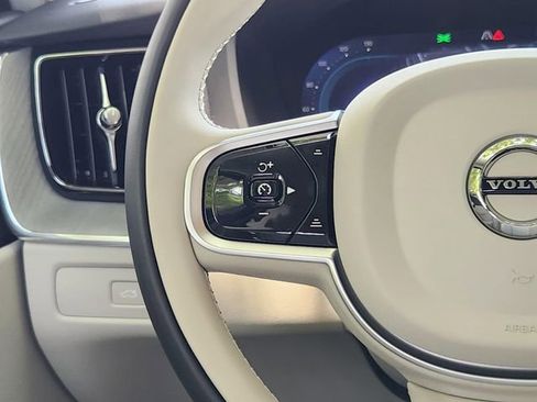 Used 2025 Volvo XC60 B5 Plus w/ Protection Package Premier image 31