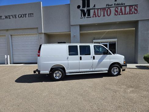Used 2025 Chevrolet Express 2500 w/ Driver Convenience Package RWD image 6