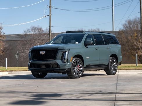 Used 2026 Cadillac Escalade V image 3