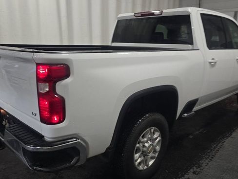Used 2022 Chevrolet Silverado 2500 LT w/ Convenience Package image 3