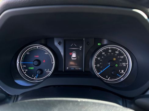 Used 2021 Toyota Venza LE image 19