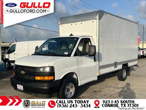 Used 2022 Chevrolet Express 3500 w/ Driver Convenience Package RWD image 3