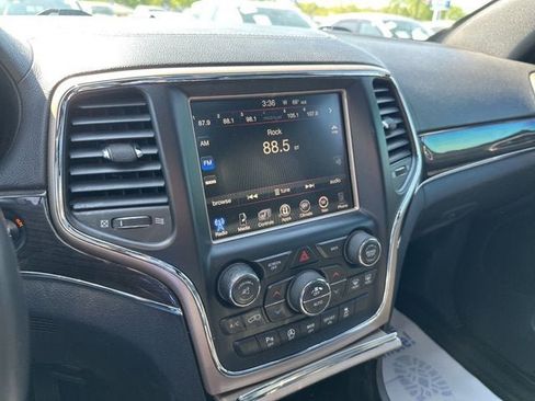 Used 2017 Jeep Grand Cherokee Overland AWD/4WD image 19