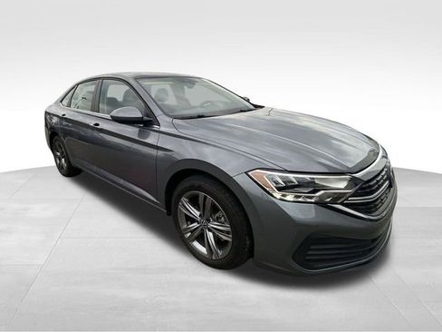 Used 2024 Volkswagen Jetta SE FWD image 12