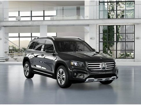 Used 2026 Mercedes-Benz GLB 250 4MATIC image 10
