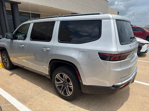 Used 2022 Jeep Wagoneer Series III w/ Premium Group I AWD/4WD image 5