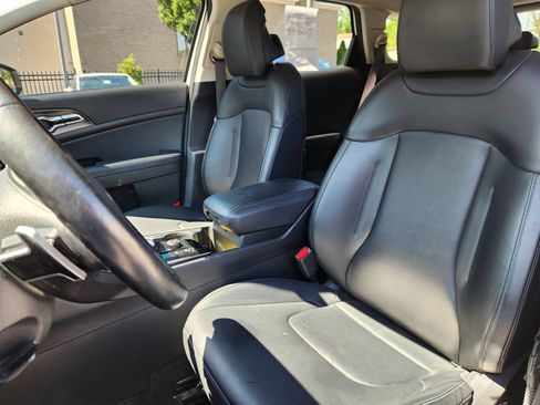 Used 2023 Kia Sportage EX AWD/4WD image 7