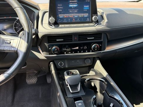 Used 2023 Nissan Rogue SV w/ SV Premium B Package FWD image 22