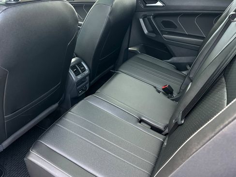 Certified 2022 Volkswagen Tiguan SE w/ Panoramic Sunroof Package image 13