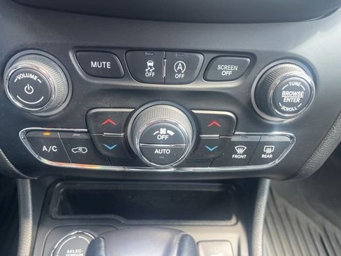 Certified 2022 Jeep Cherokee Limited w/ Elite Package image 30