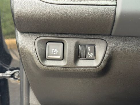 Used 2023 GMC Acadia SLE w/ Driver Convenience Package FWD image 31