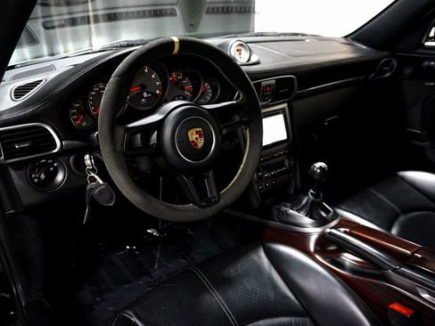 Used 2005 Porsche 911 Carrera S RWD image 9