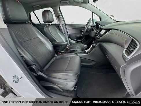 Used 2020 Chevrolet Trax LT w/ LT Convenience Package AWD/4WD image 25