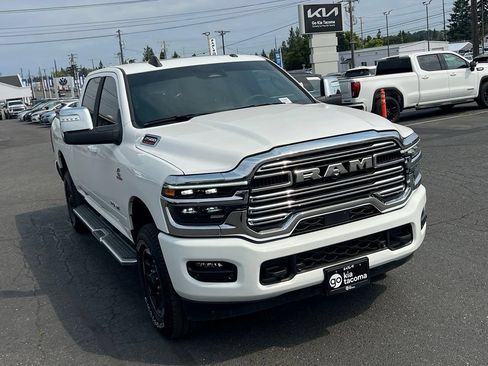 Used 2025 RAM 2500 Laramie AWD/4WD image 5