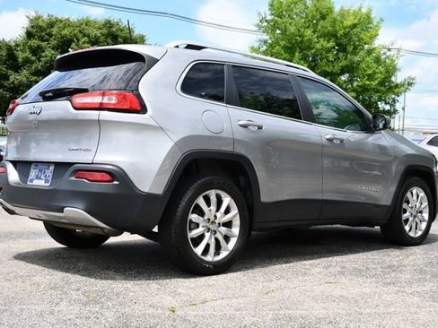 Used 2017 Jeep Cherokee Limited FWD image 7