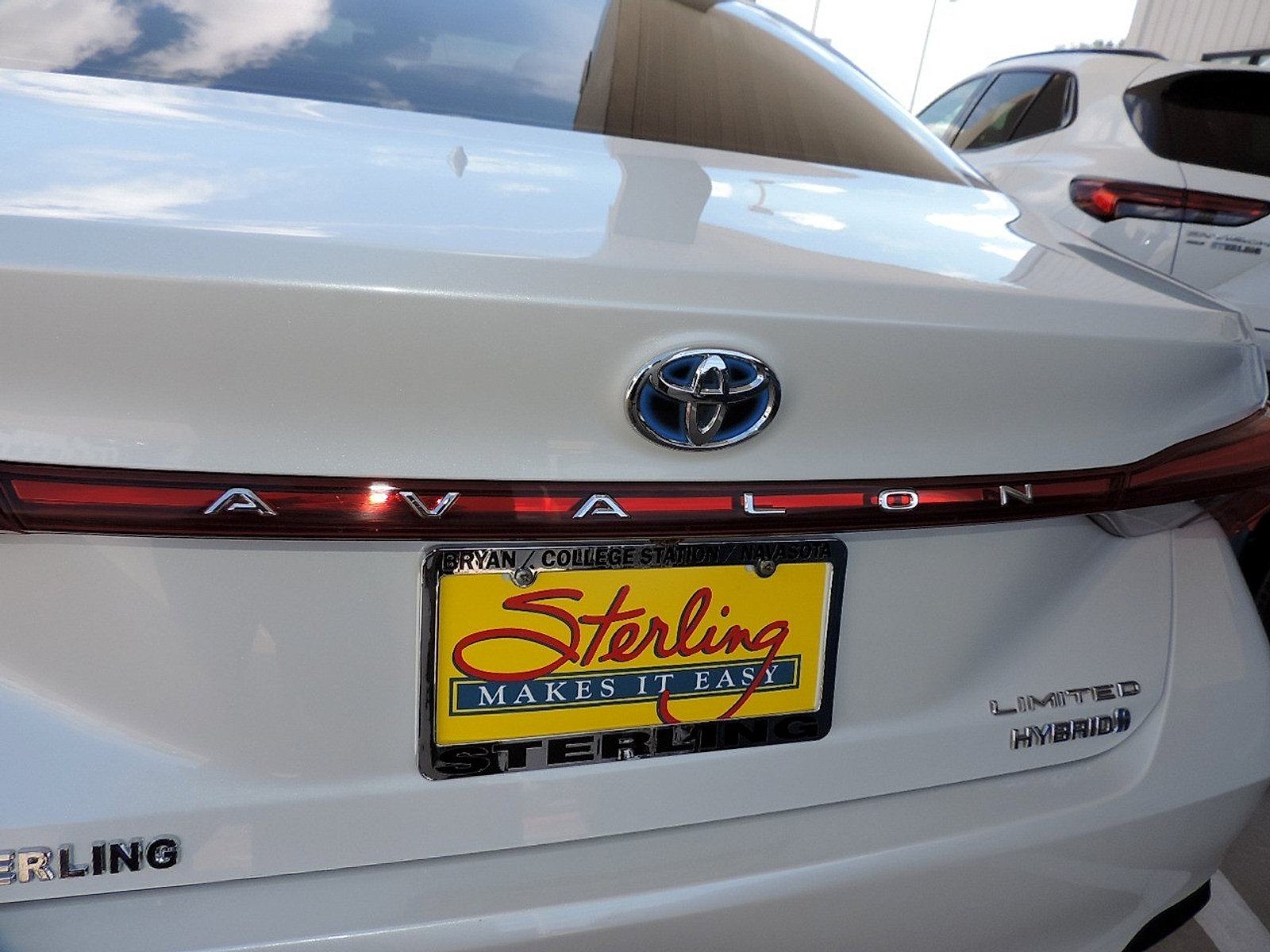 Used 2019 Toyota Avalon Limited FWD image 10