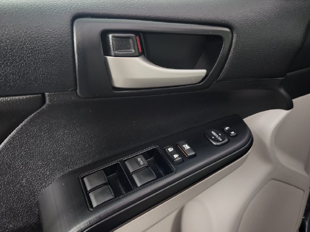 Used 2014 Toyota Camry LE w/ Fleet Convenience Package FWD image 11