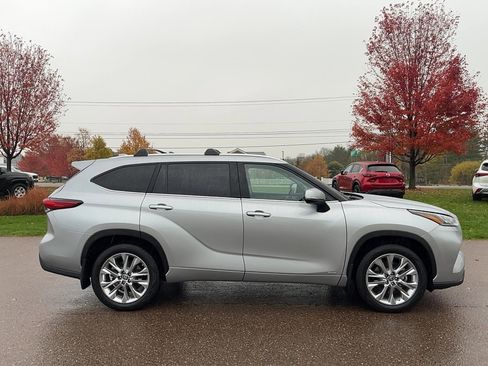 Used 2022 Toyota Highlander Limited image 5