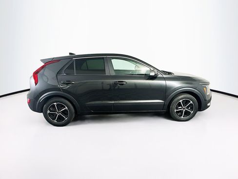 Used 2023 Kia Niro LX image 10