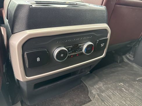 Used 2023 Ford Expedition Max Limited image 13