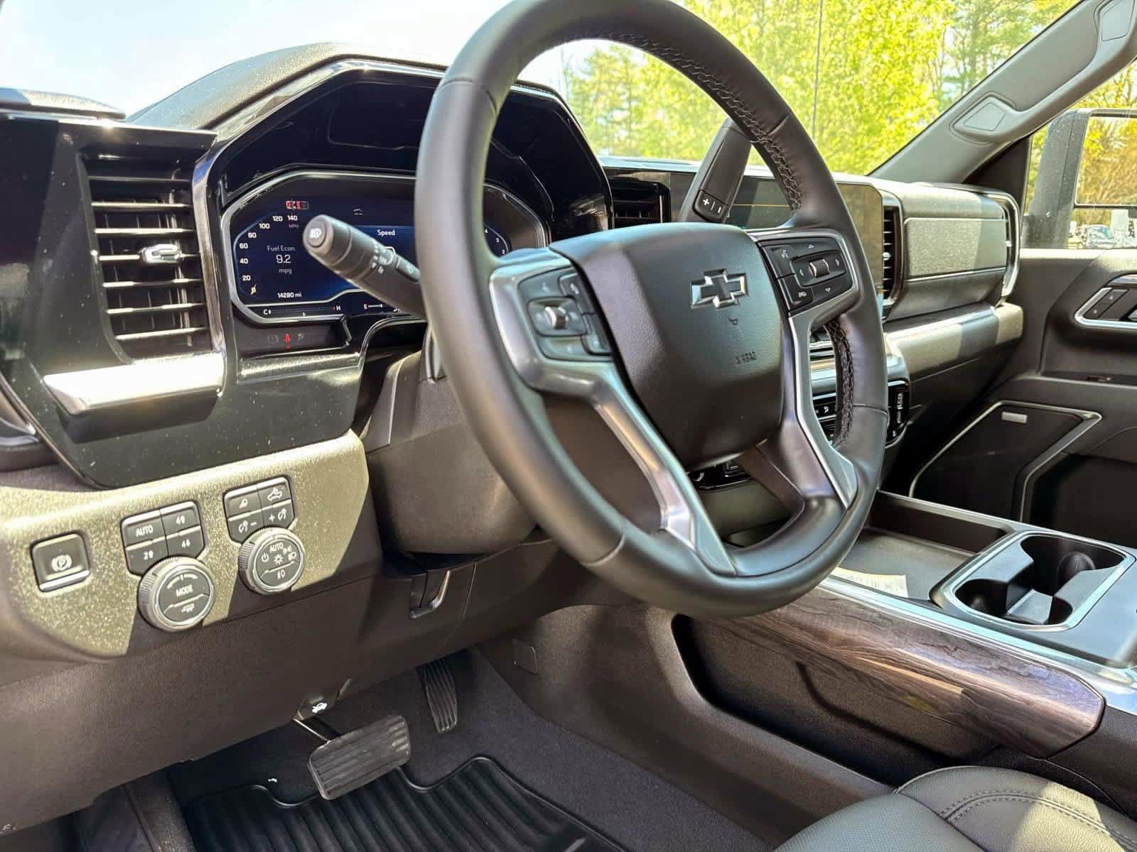 Used 2025 Chevrolet Silverado 2500 LTZ w/ LTZ Plus Package AWD/4WD image 25