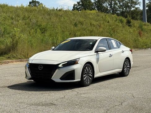Used 2023 Nissan Altima 2.5 SV image 1