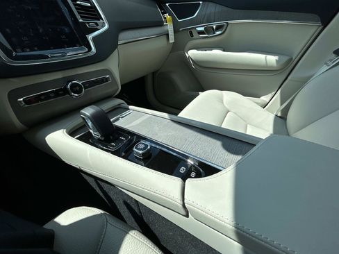 New 2025 Volvo XC90 T8 Plus w/ Protection Package Premier image 29