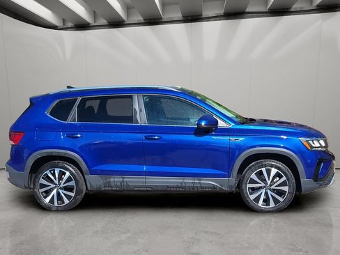 Used 2024 Volkswagen Taos SE FWD image 4