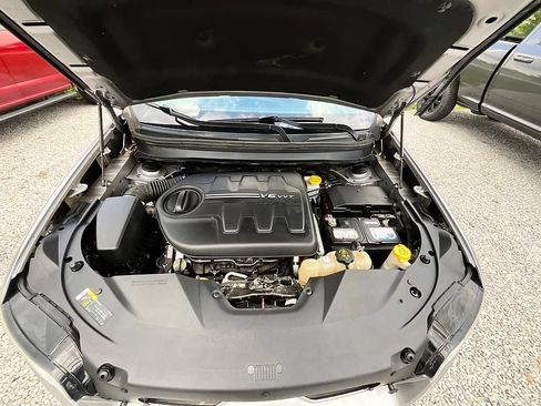 Used 2019 Jeep Cherokee Limited w/ Luxury Group AWD/4WD image 3
