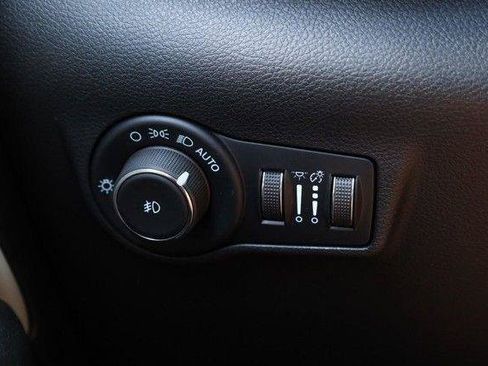 Used 2025 Jeep Compass Limited AWD/4WD image 18