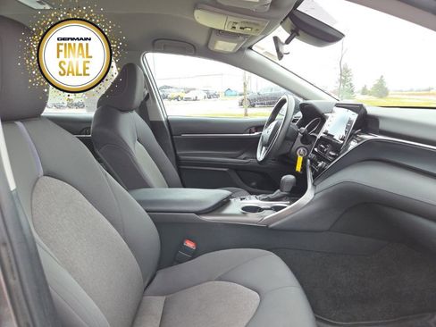 Used 2022 Toyota Camry LE image 21