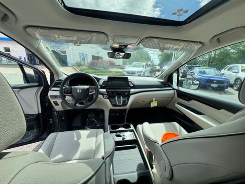 New 2026 Honda Odyssey Touring image 15