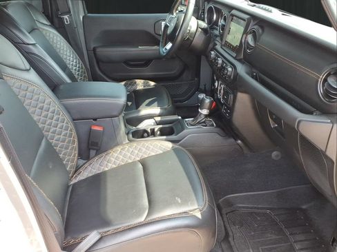 Used 2022 Jeep Wrangler Unlimited Sahara AWD/4WD image 9