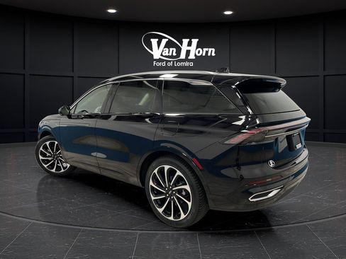 Used 2025 Lincoln Nautilus Black Label AWD/4WD image 5
