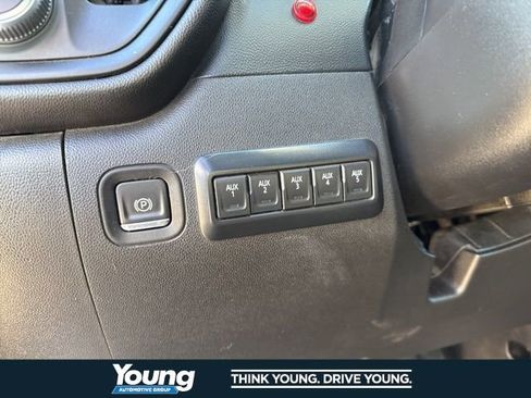 Used 2021 GMC Sierra 3500 4x4 Crew Cab w/ Convenience Package image 32