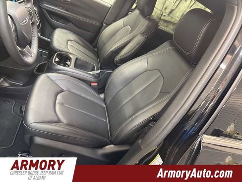 New 2026 Chrysler Pacifica Select image 13