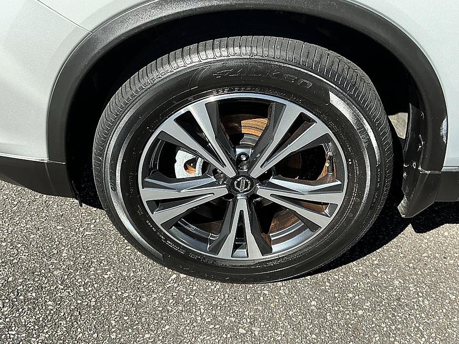 Used 2019 Nissan Rogue SV w/ Premium Package AWD/4WD image 9