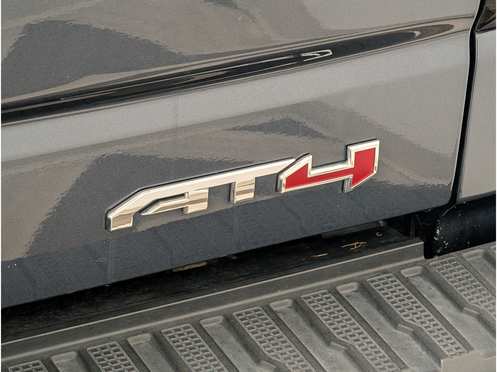 Used 2022 GMC Sierra 1500 AT4 w/ AT4 Premium Package AWD/4WD image 4
