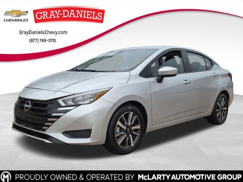 Used 2025 Nissan Versa SV FWD image 1