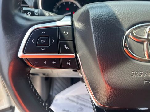Used 2021 Toyota Highlander XSE FWD image 13