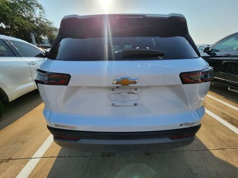 Used 2025 Chevrolet Equinox LT w/ Convenience Package II FWD image 5