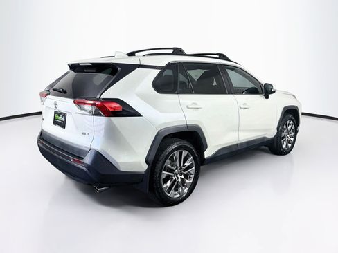 Used 2021 Toyota RAV4 XLE Premium FWD image 9