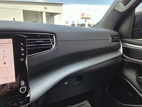 New 2026 Jeep Grand Wagoneer 4WD image 40