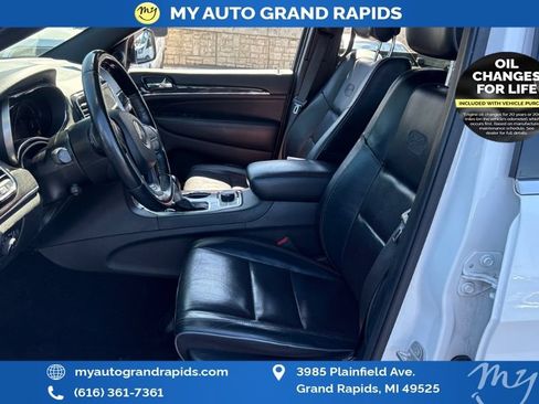 Used 2020 Jeep Grand Cherokee Overland AWD/4WD image 8